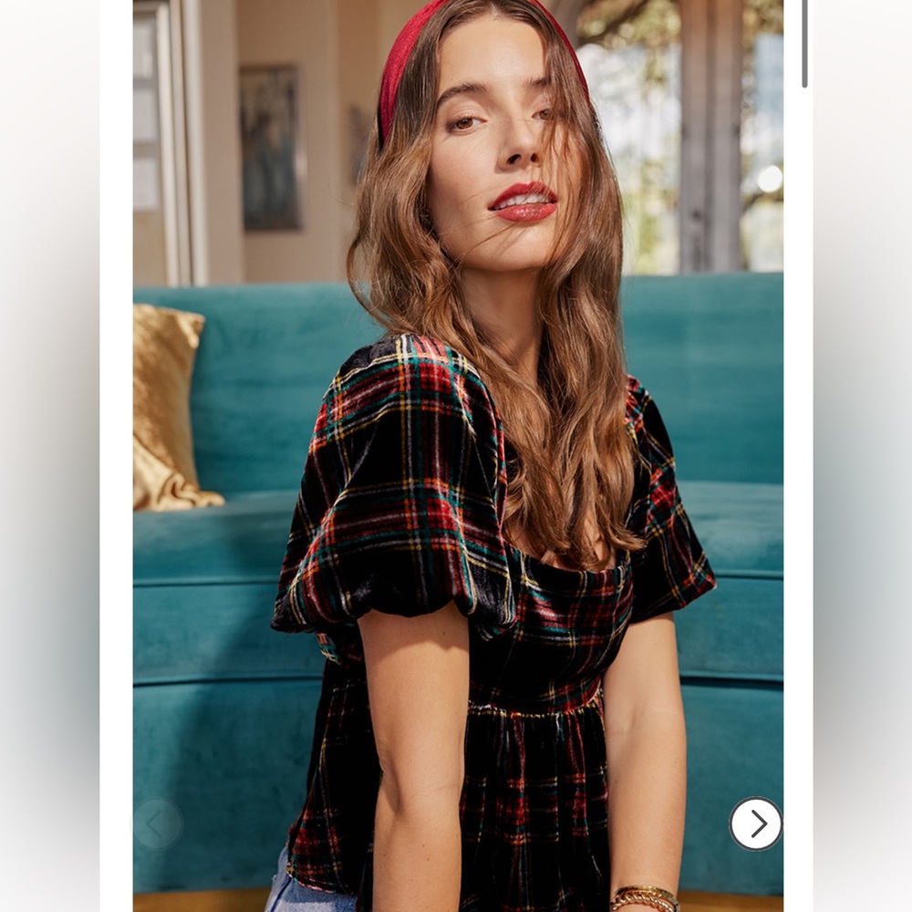 NWOT Francesca’s holiday plaid top